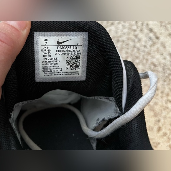 Nike Charles and Veronica Shoes - Picture 6 of 9